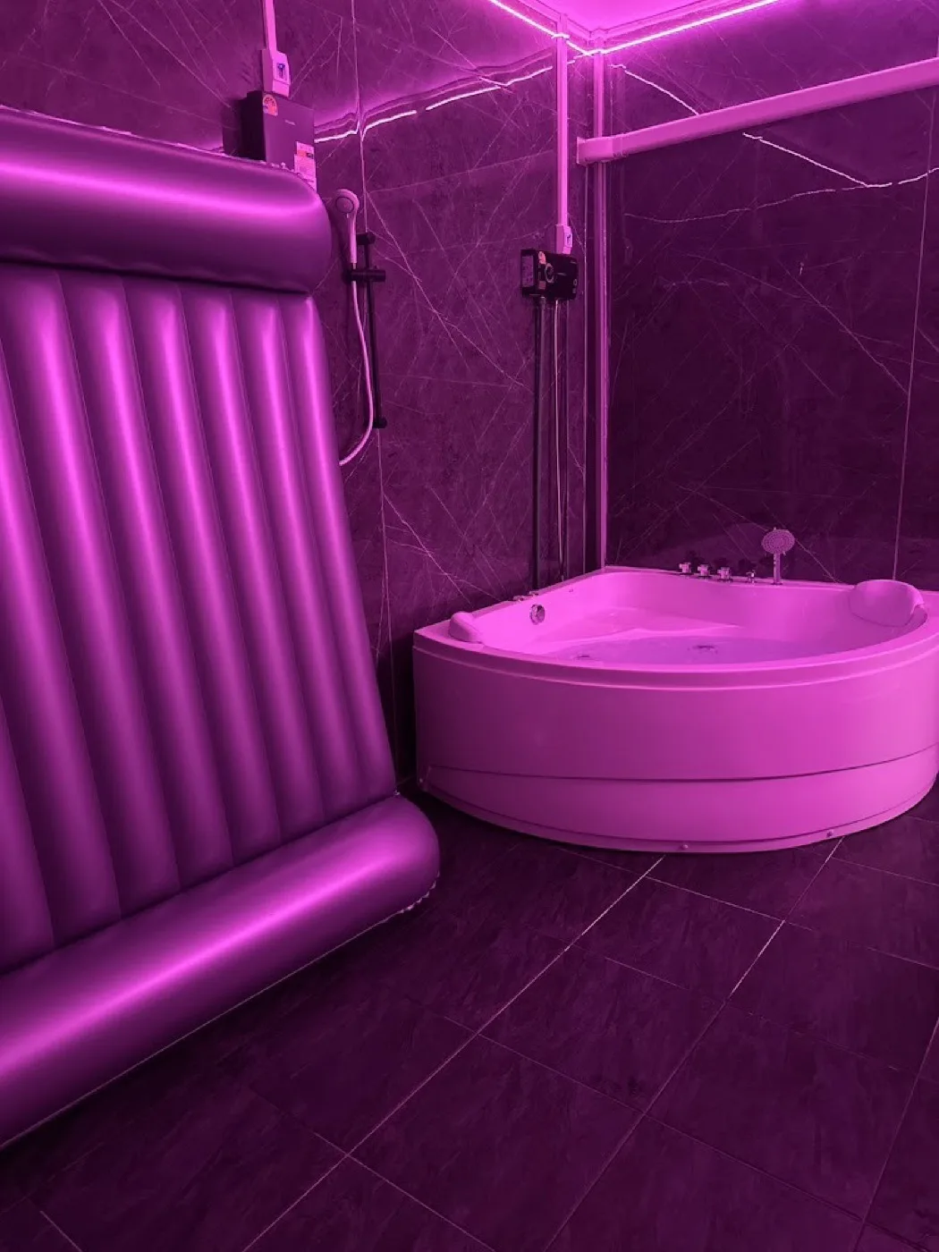 Nuru room